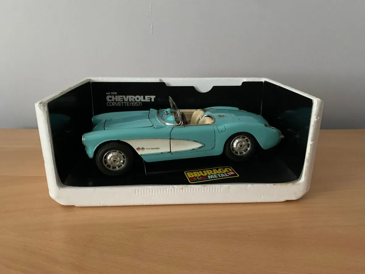 1957 Chevrolet Corvette 1/18 Burago Model Car - Image 4