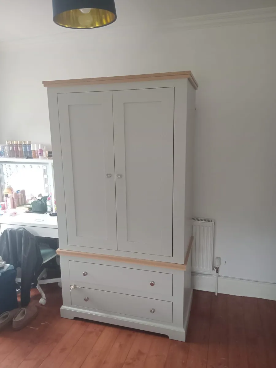 Bedroom furniture - Image 1