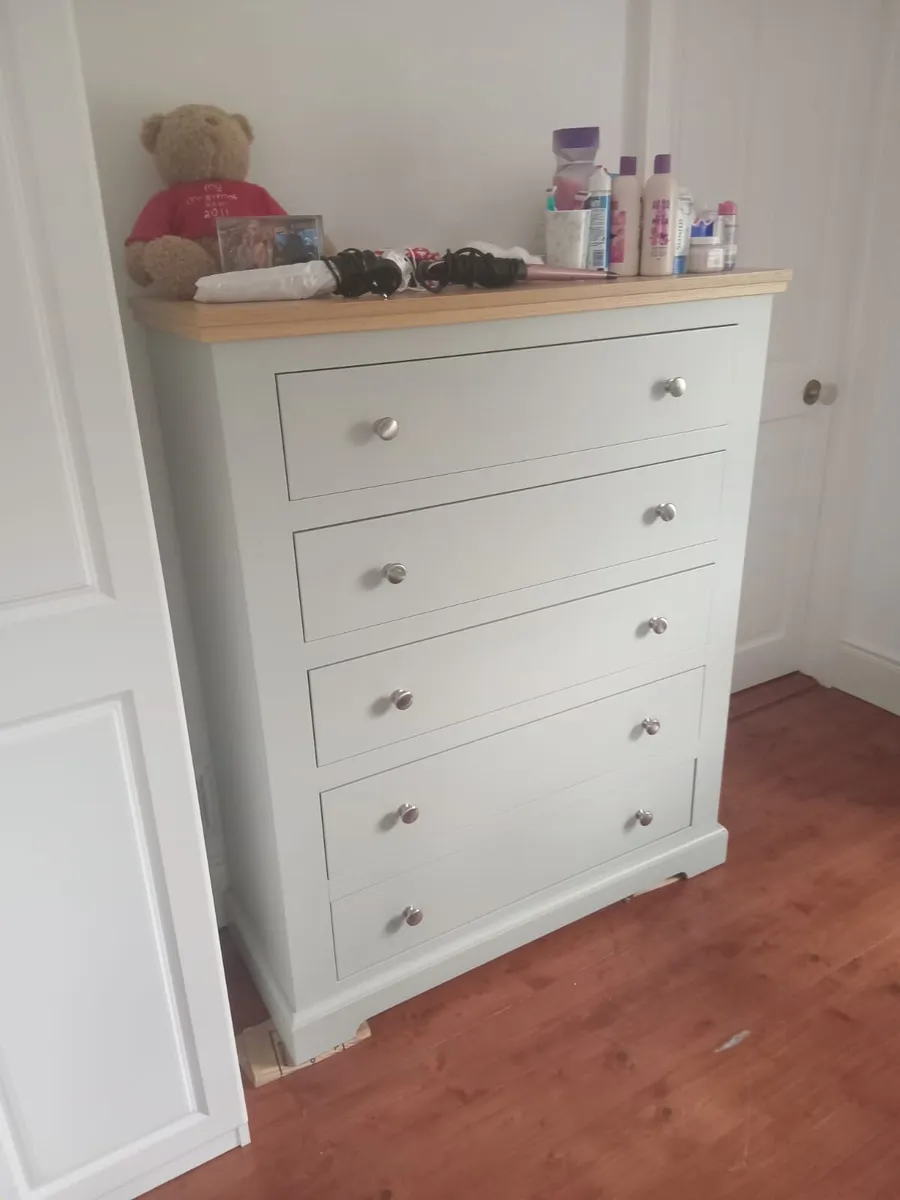 Bedroom furniture - Image 4