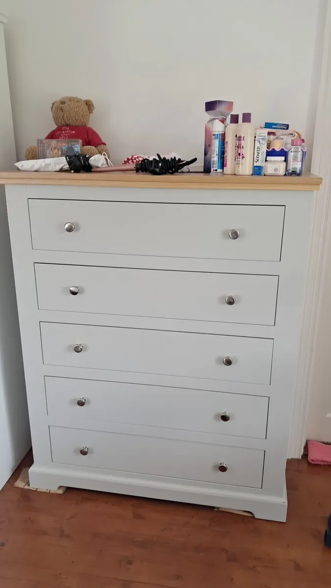 Bedroom furniture - Image 3