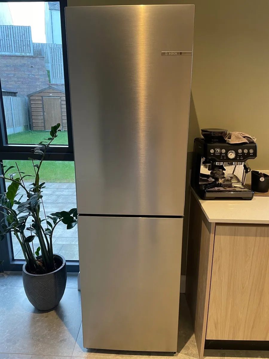 BOSCHE FRIDGE - Image 1