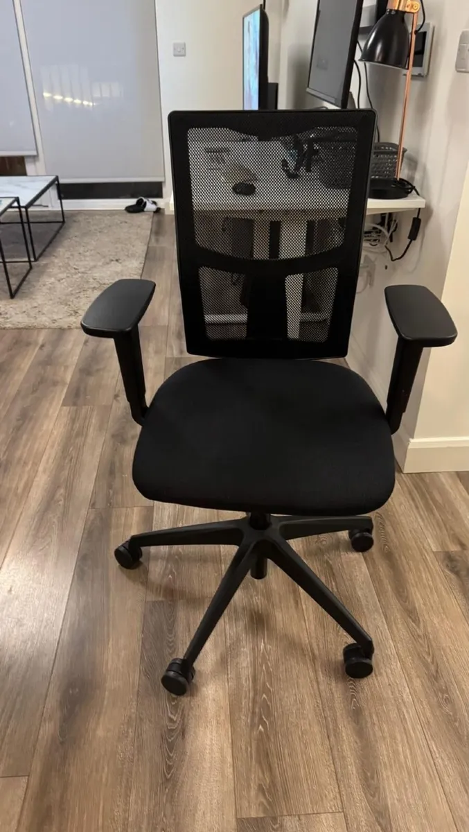 Office adjustable table and ergonomic chair - Image 2