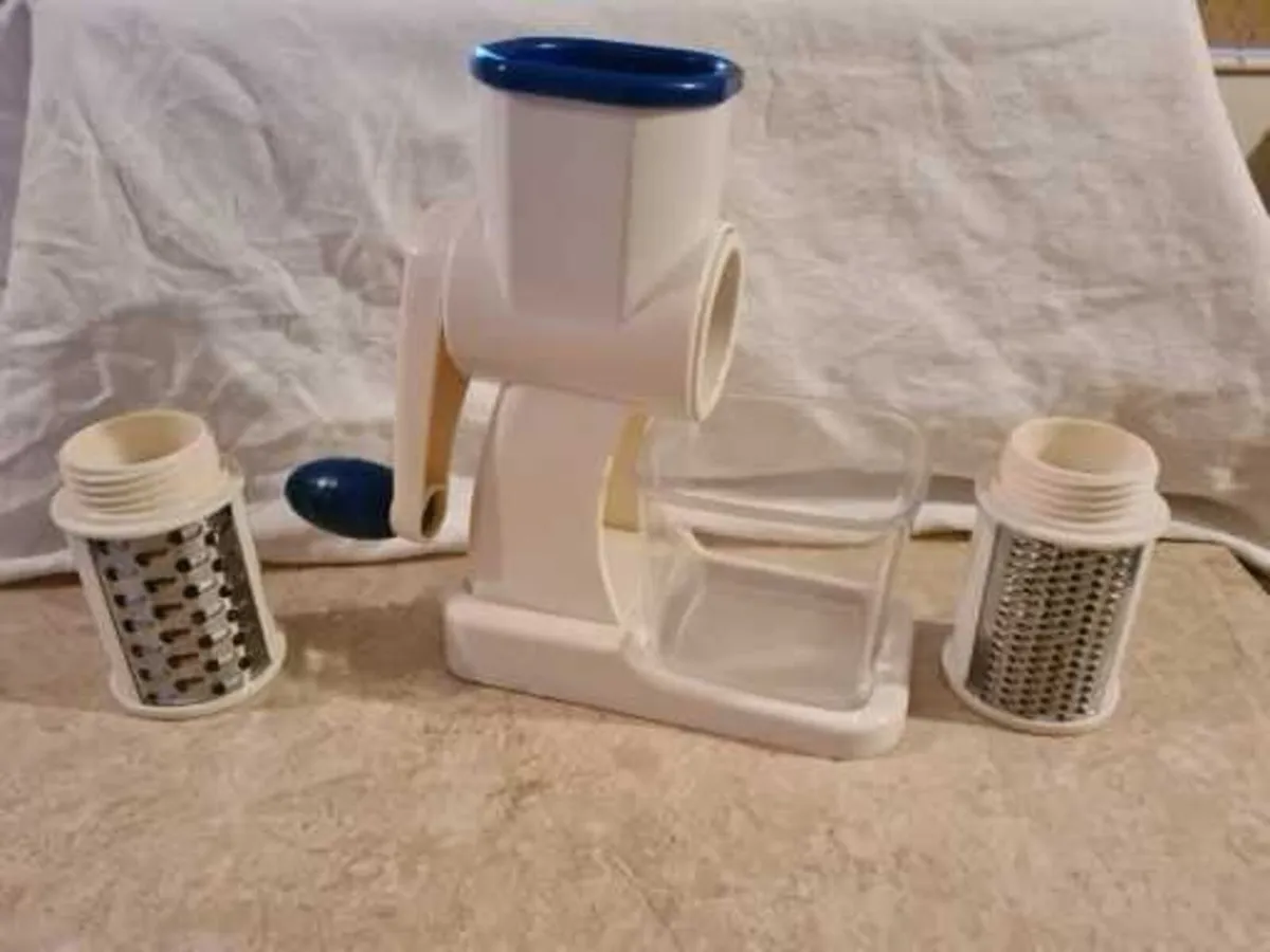 Kitchen appliances x 3 Mincer, Blender and process - Image 1