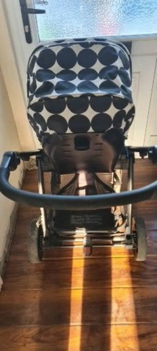 Mamas and Papas stroller with foot brake and rain - Image 4