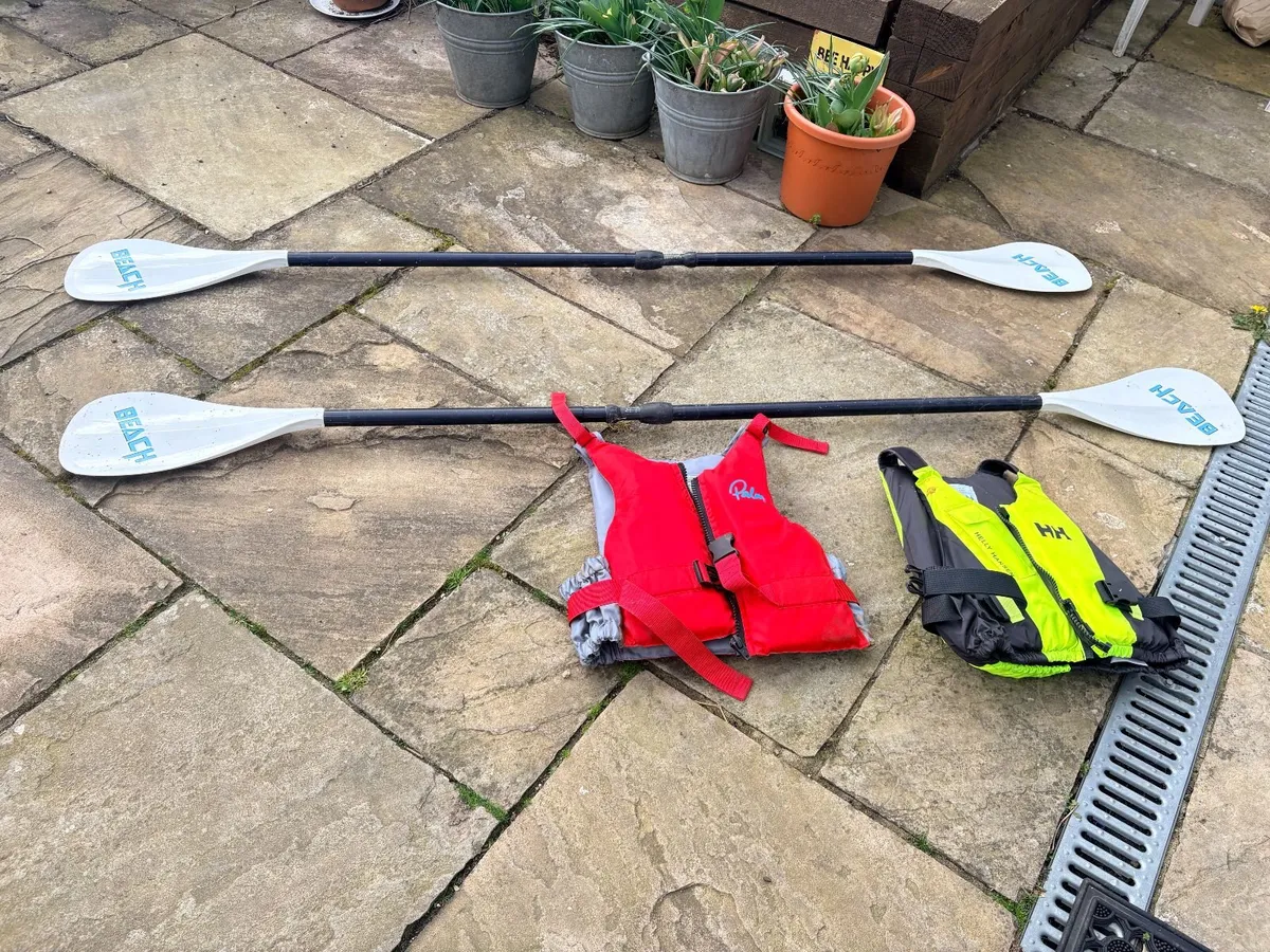 Double Kayak plus 2 paddles and lifejackets - Image 3