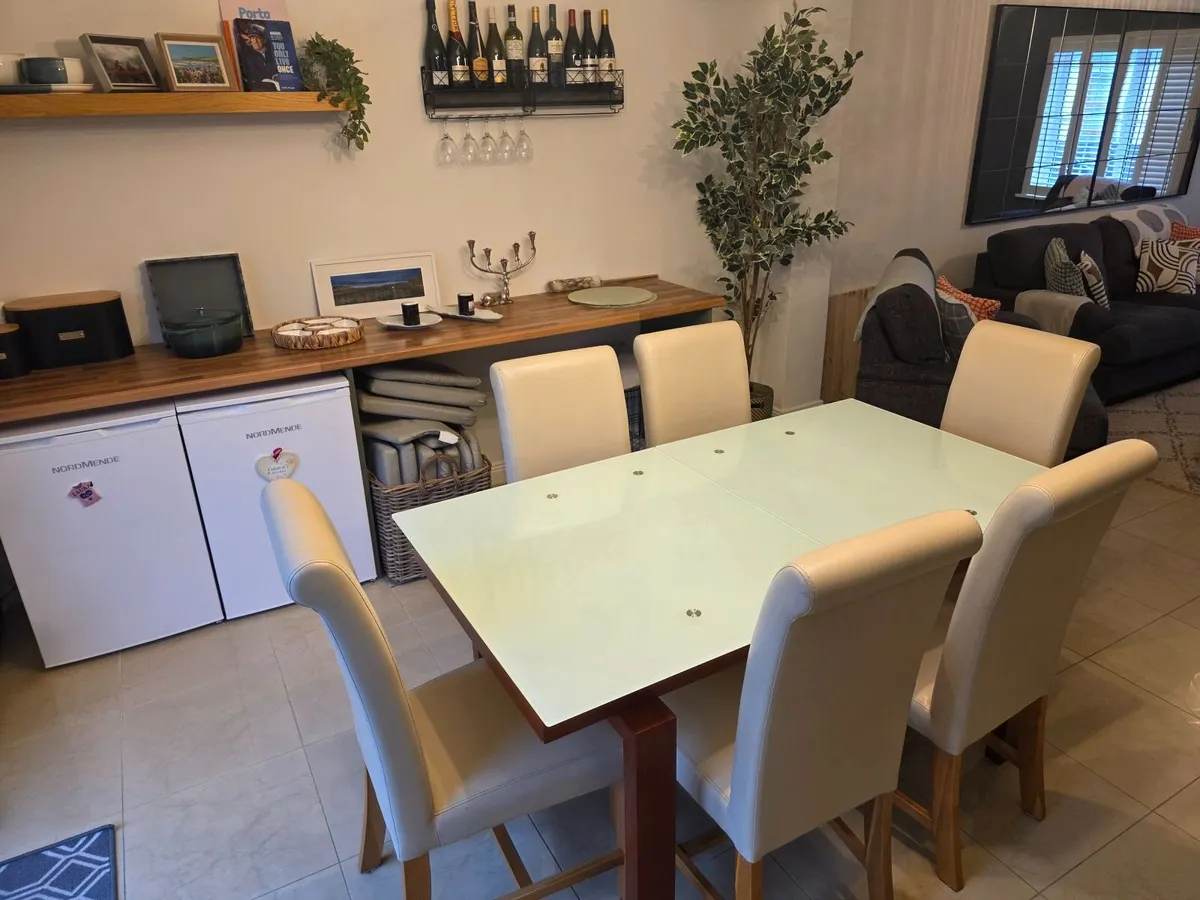 Kitchen table & chairs - Image 1