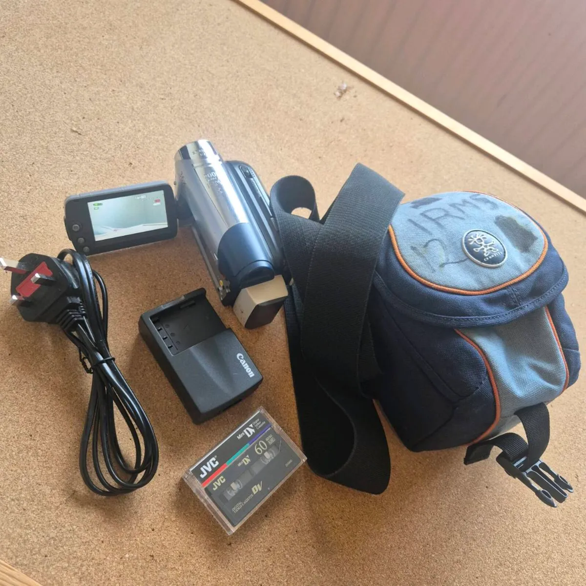 Canon MD205 Video Camera,  Complete Set - Image 1