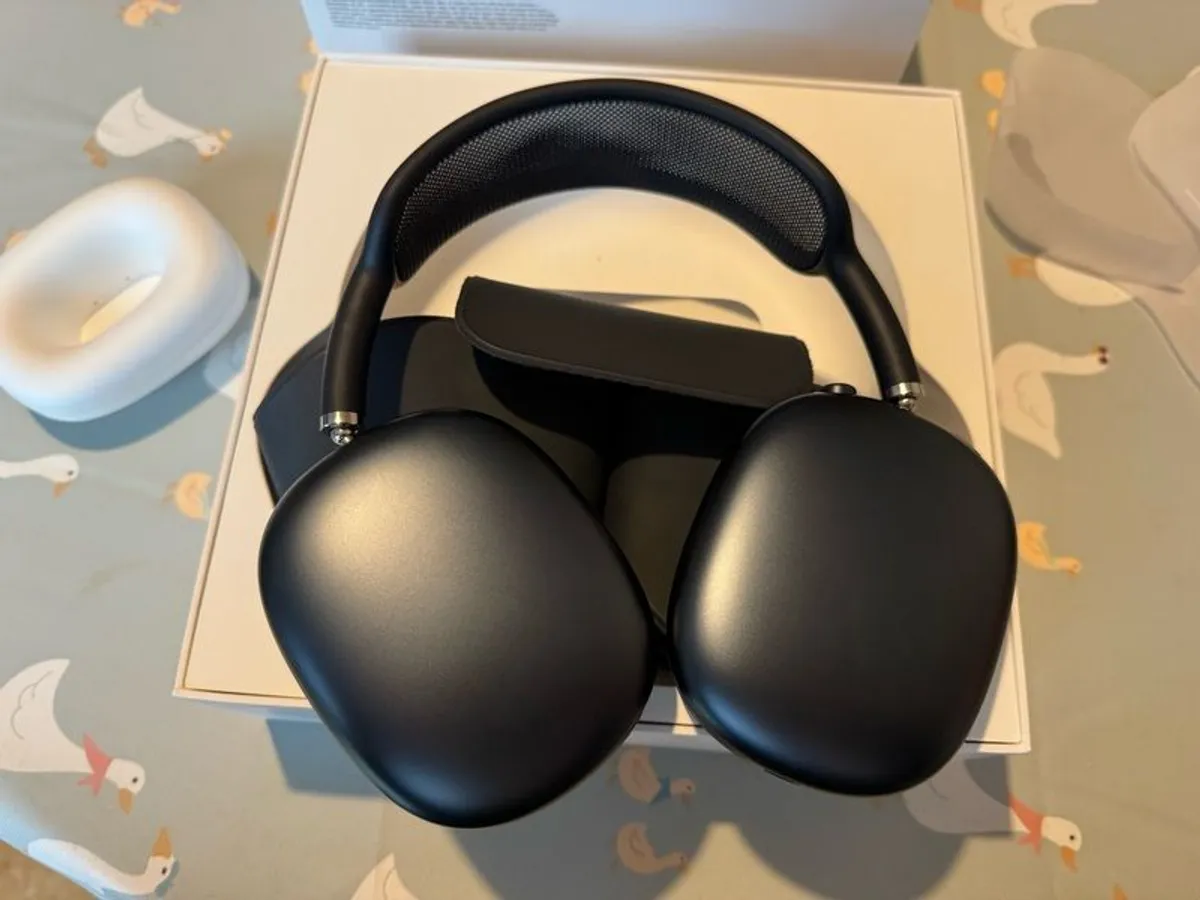 Apple AirPods Max (USB-C) - Like New / Spotless Condition - Image 4