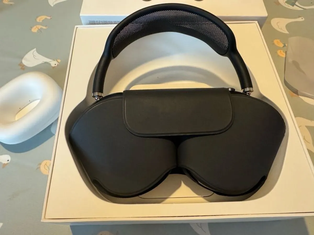 Apple AirPods Max (USB-C) - Like New / Spotless Condition - Image 3