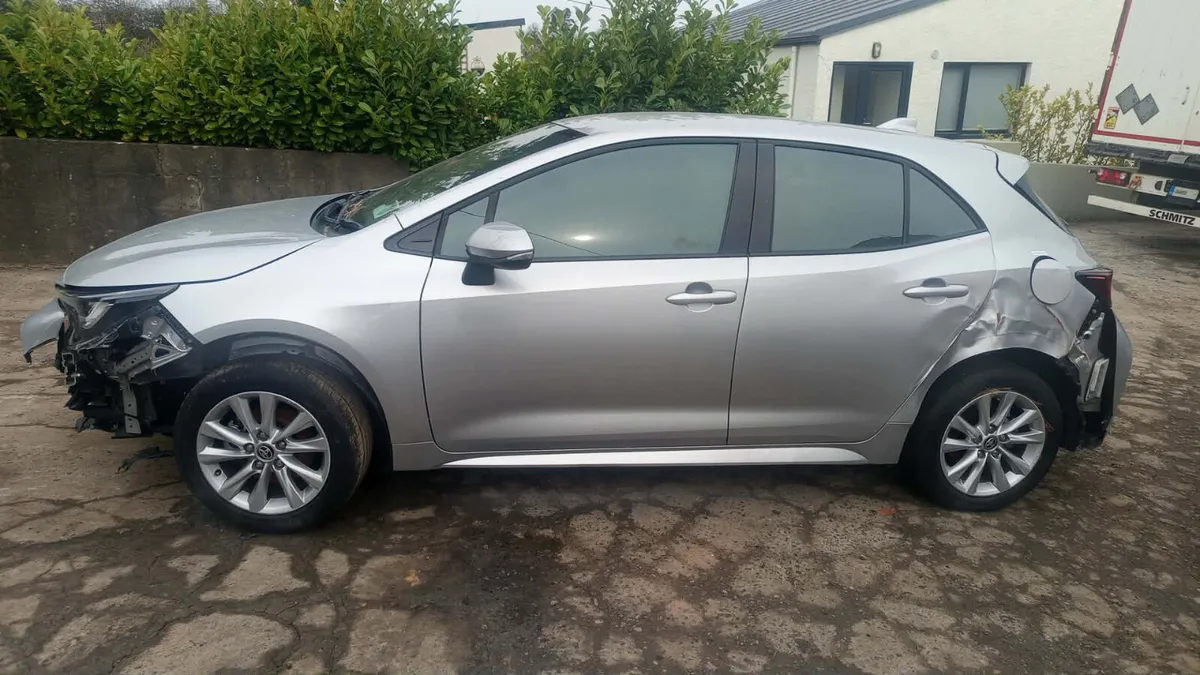 2025 TOYOTA COROLLA 1.8 HYBRID FOR BREAKING! - Image 4