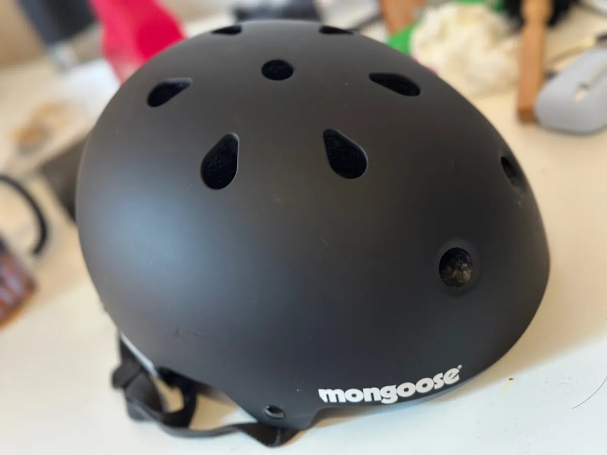 Bicycle helmet - Image 2