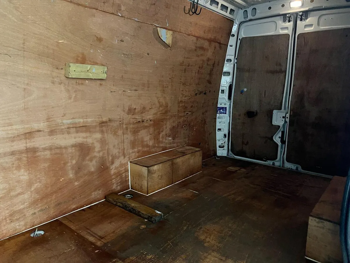 2022 Iveco Daily Panel Van - Image 3