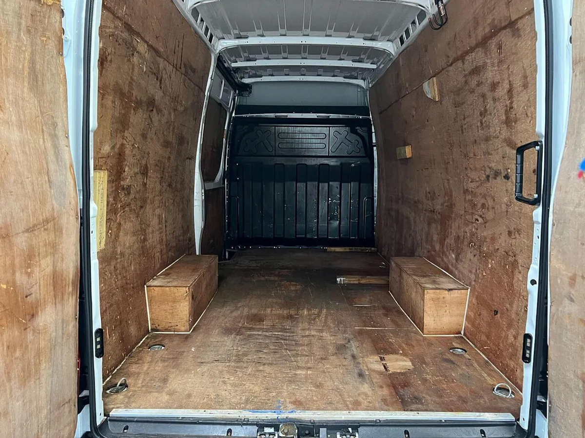 2022 Iveco Daily Panel Van - Image 2
