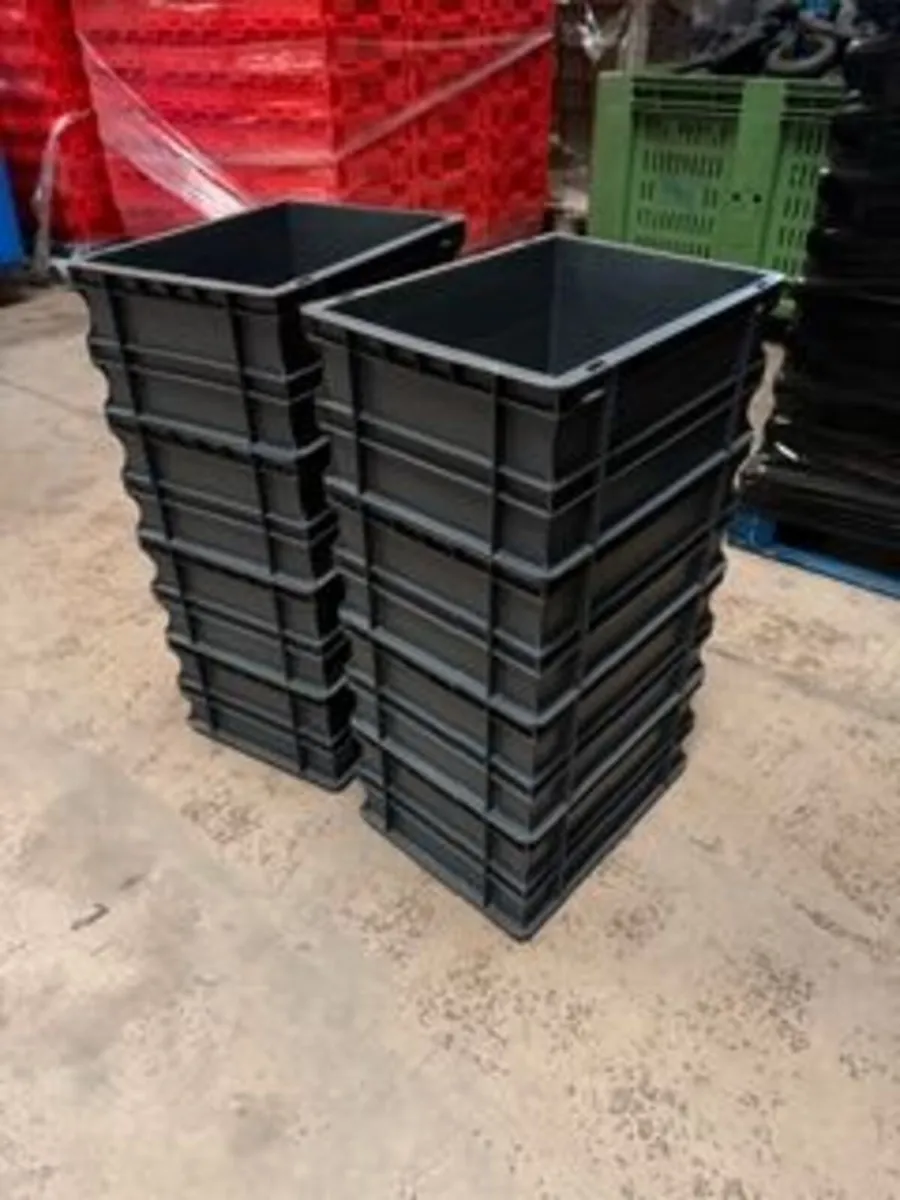 SALE on 10x - 15L storage boxes - Image 1