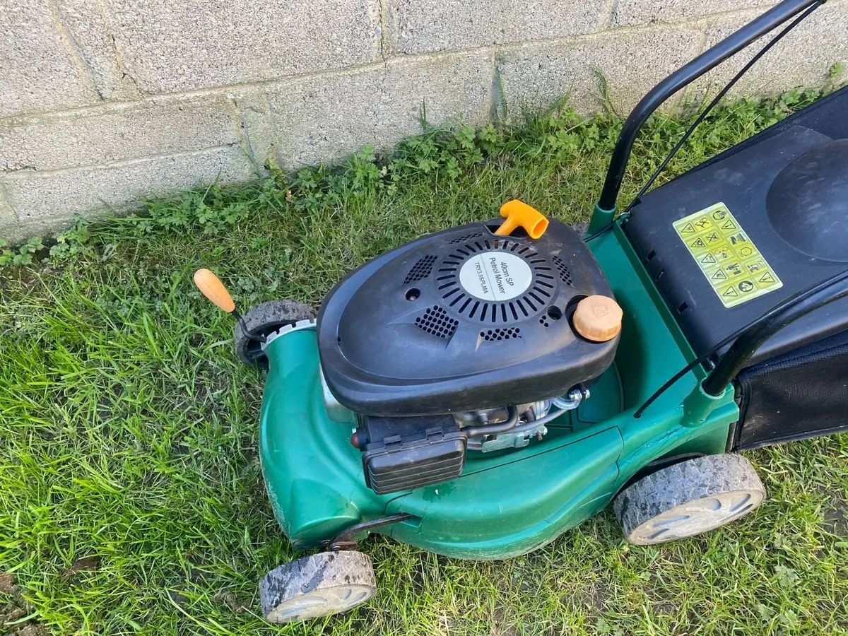 Self Propelled 40cm petrol Lawnmower - Image 1