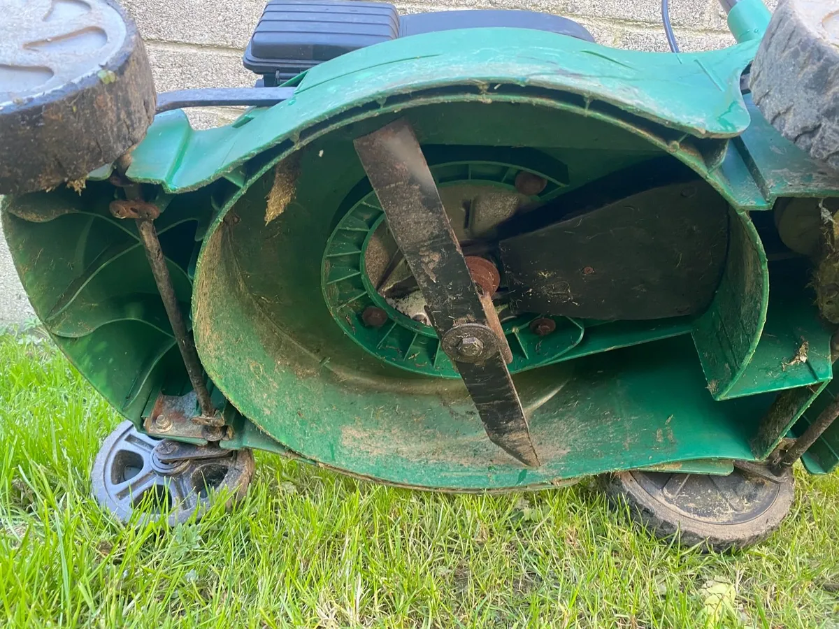 Self Propelled 40cm petrol Lawnmower - Image 4