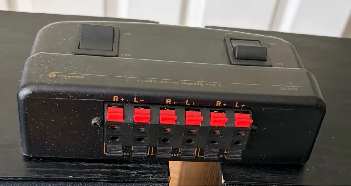 JPW BOX BOOKSHELF SPEAKERS  . - Image 4