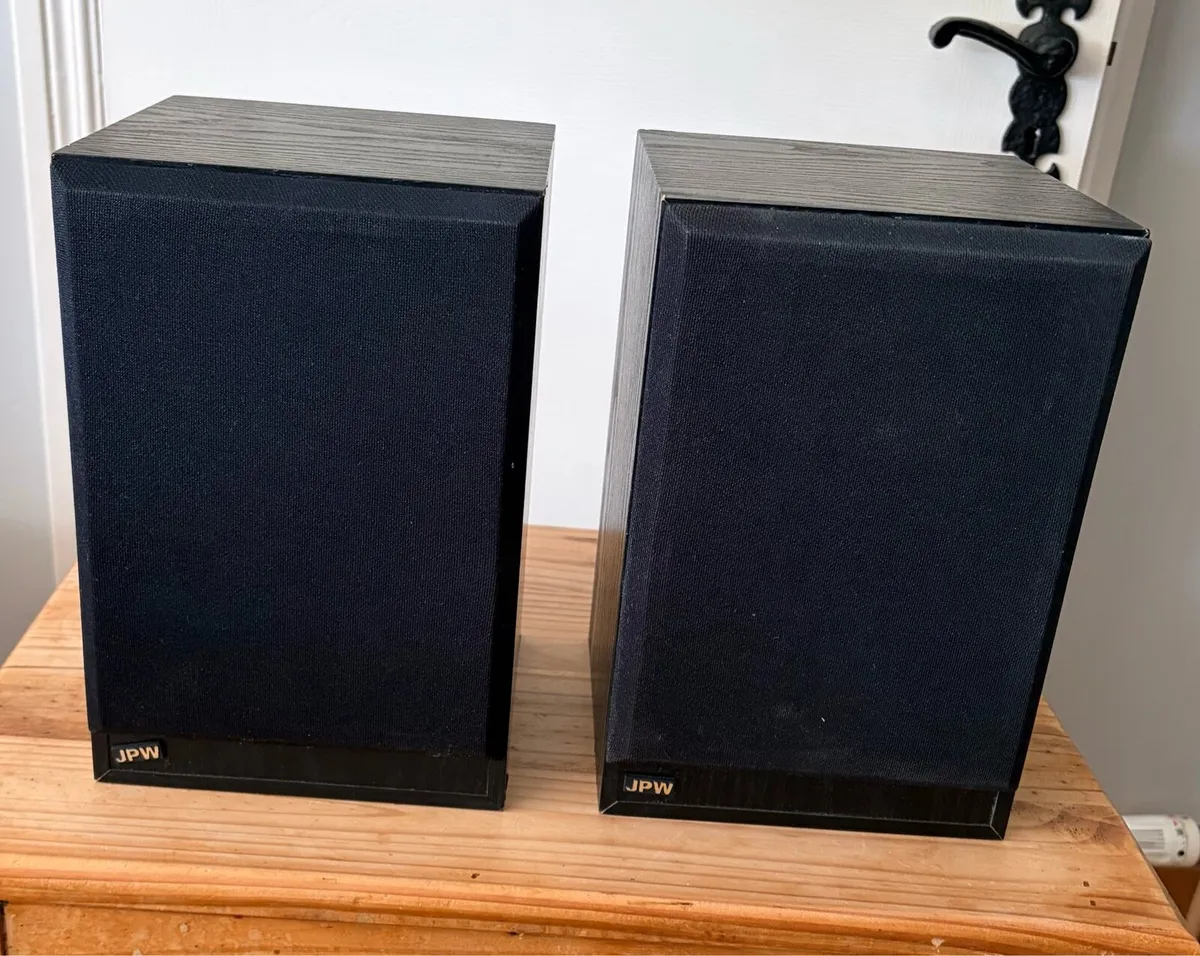JPW BOX BOOKSHELF SPEAKERS  . - Image 2
