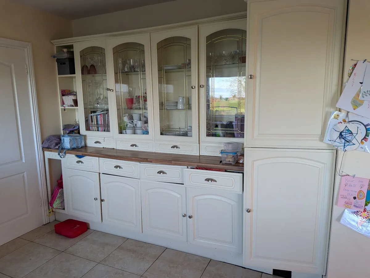 Kitchen cabinet