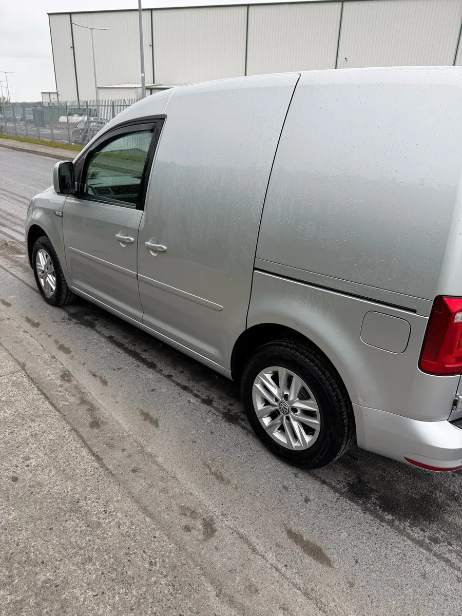 VW Caddy Highline - Image 2