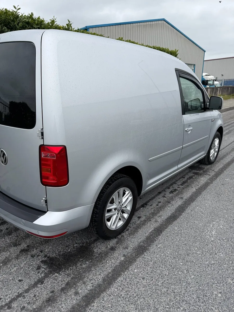 VW Caddy Highline - Image 4