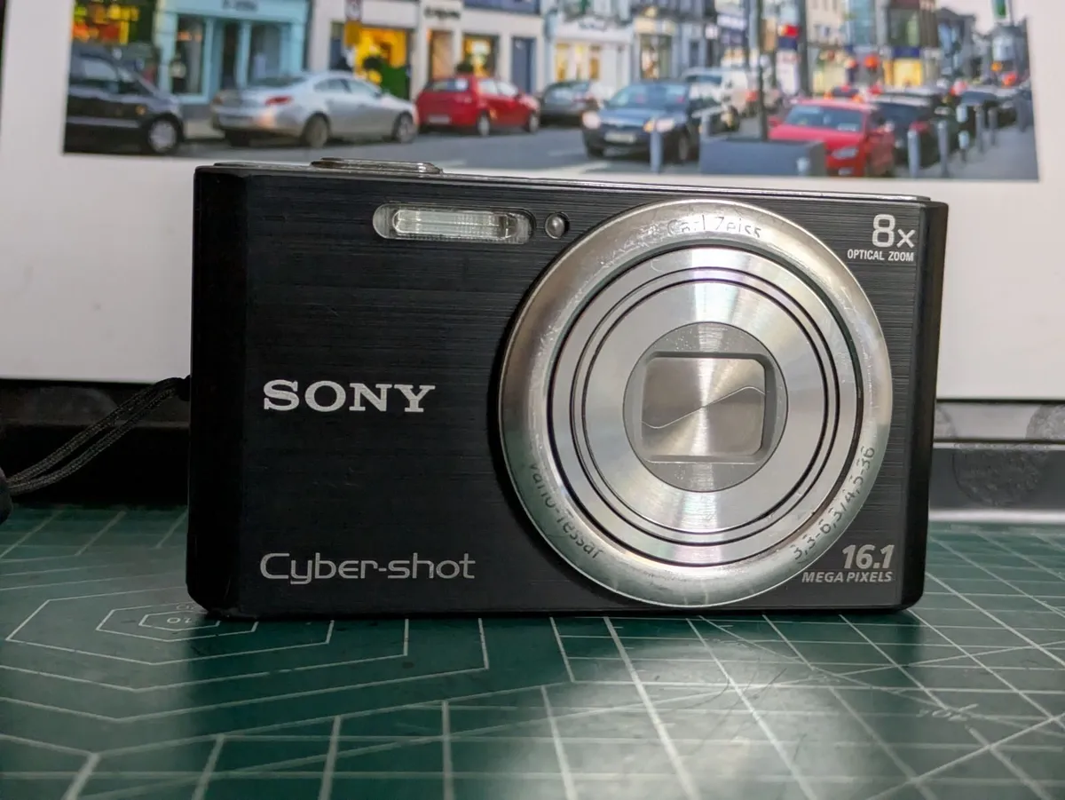 Sony Cyber-shot 16MP CCD🌈 compact 📸 Zeiss lens - Image 4