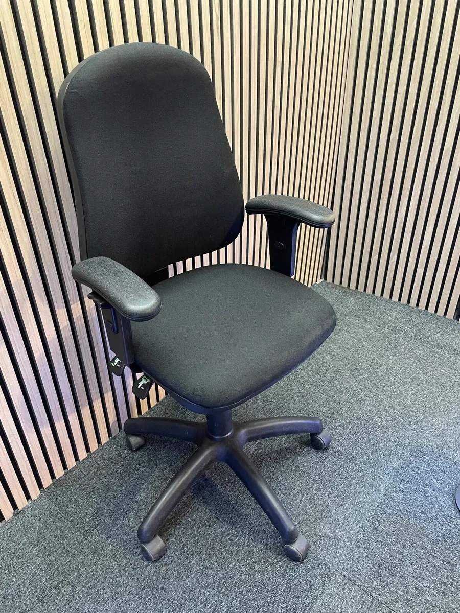 QUALITY VANTAGE SWIVEL CHAIRS AVAILABLE @ CJM - Image 1