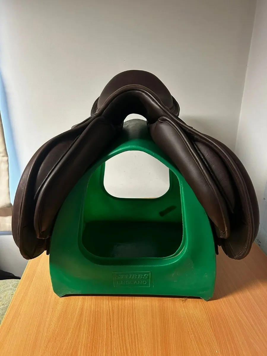 Pessoa GP Saddle 17” medium - Image 2