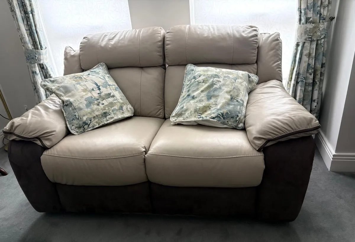 3 piece recliner suite - Image 1