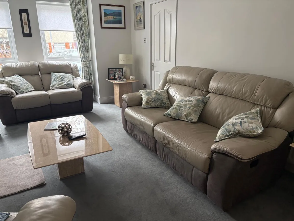 3 piece recliner suite - Image 2