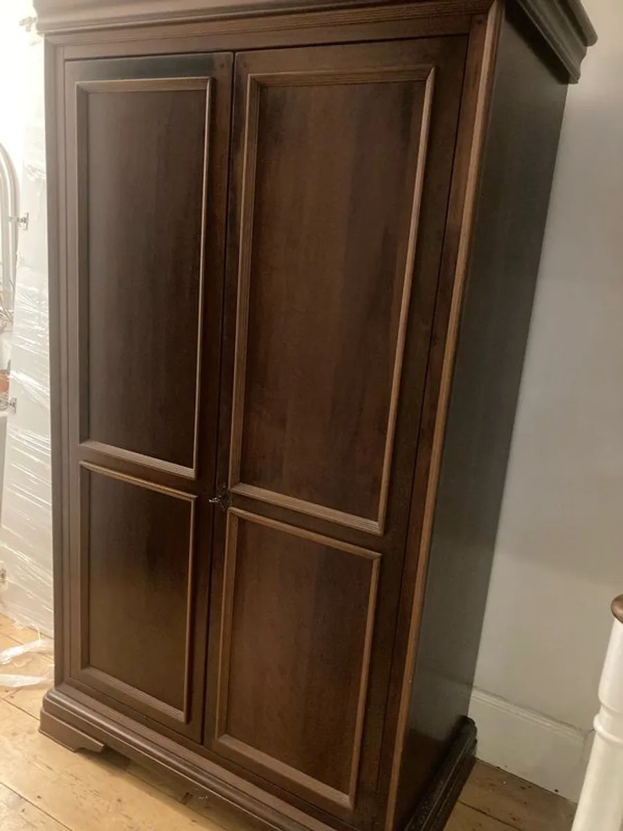 2 Door Wardrobe - Willis & Gambier - Image 4