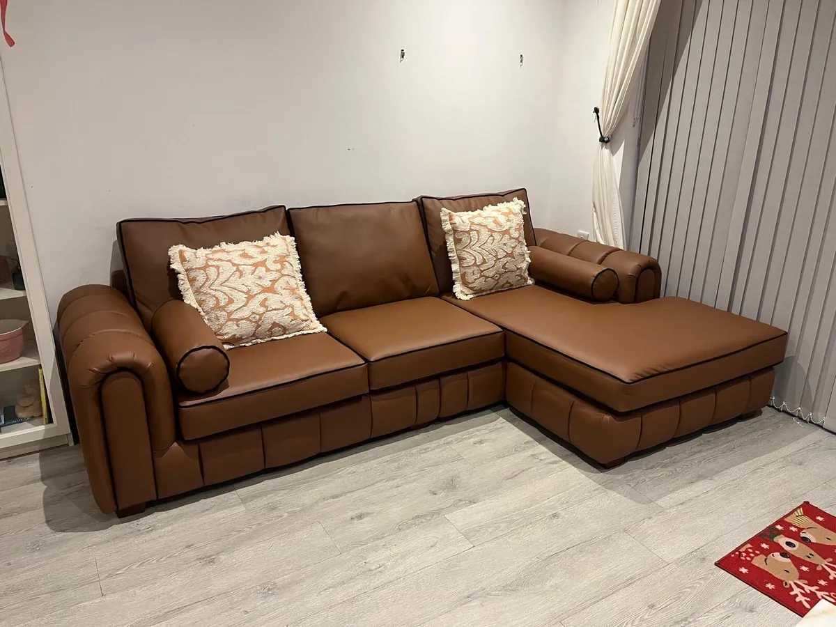 Leather U shaped sofa - Image 4