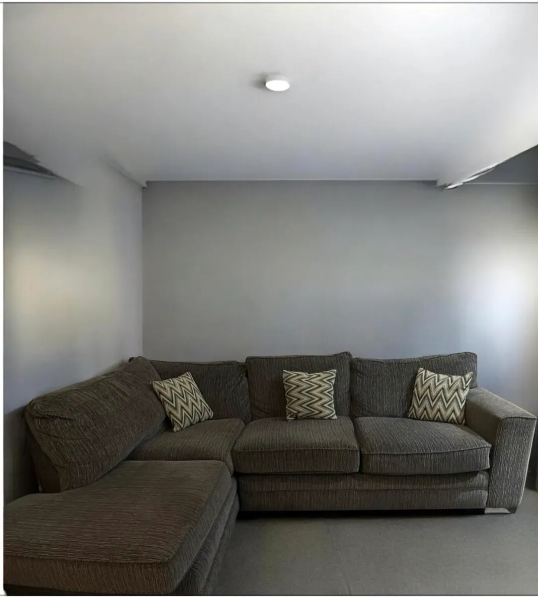 Corner sofa - Image 1