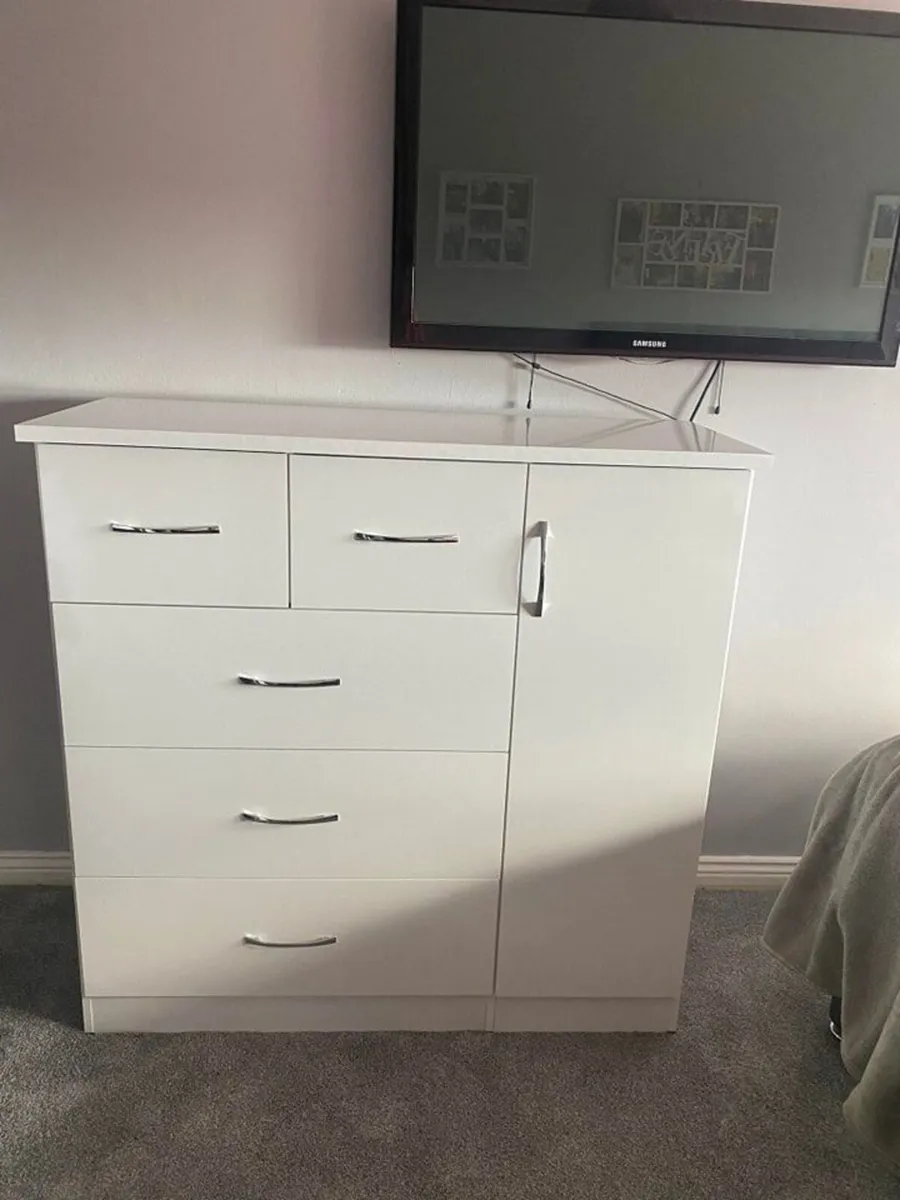 BEDROOM FURNITURE - Image 4