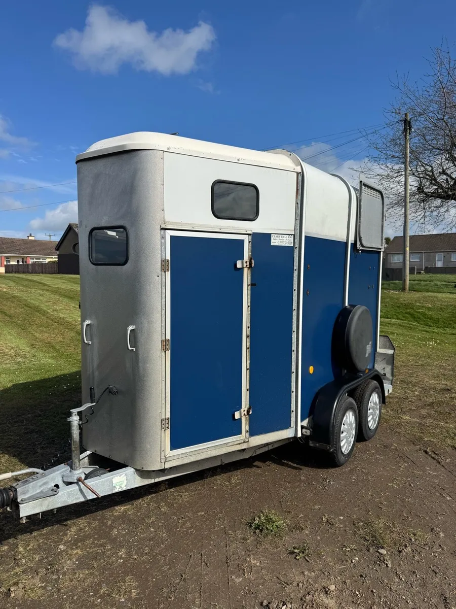 Ifor Williams HB 505 Horse Box - Image 1