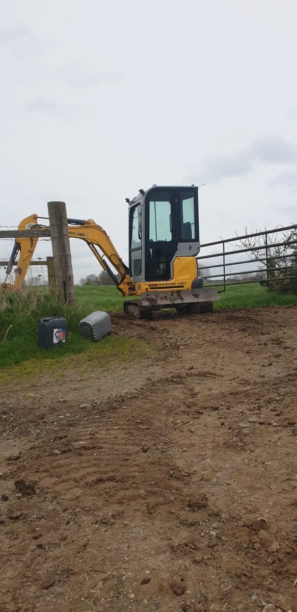 Mini digger low hours 16,000 - Image 1