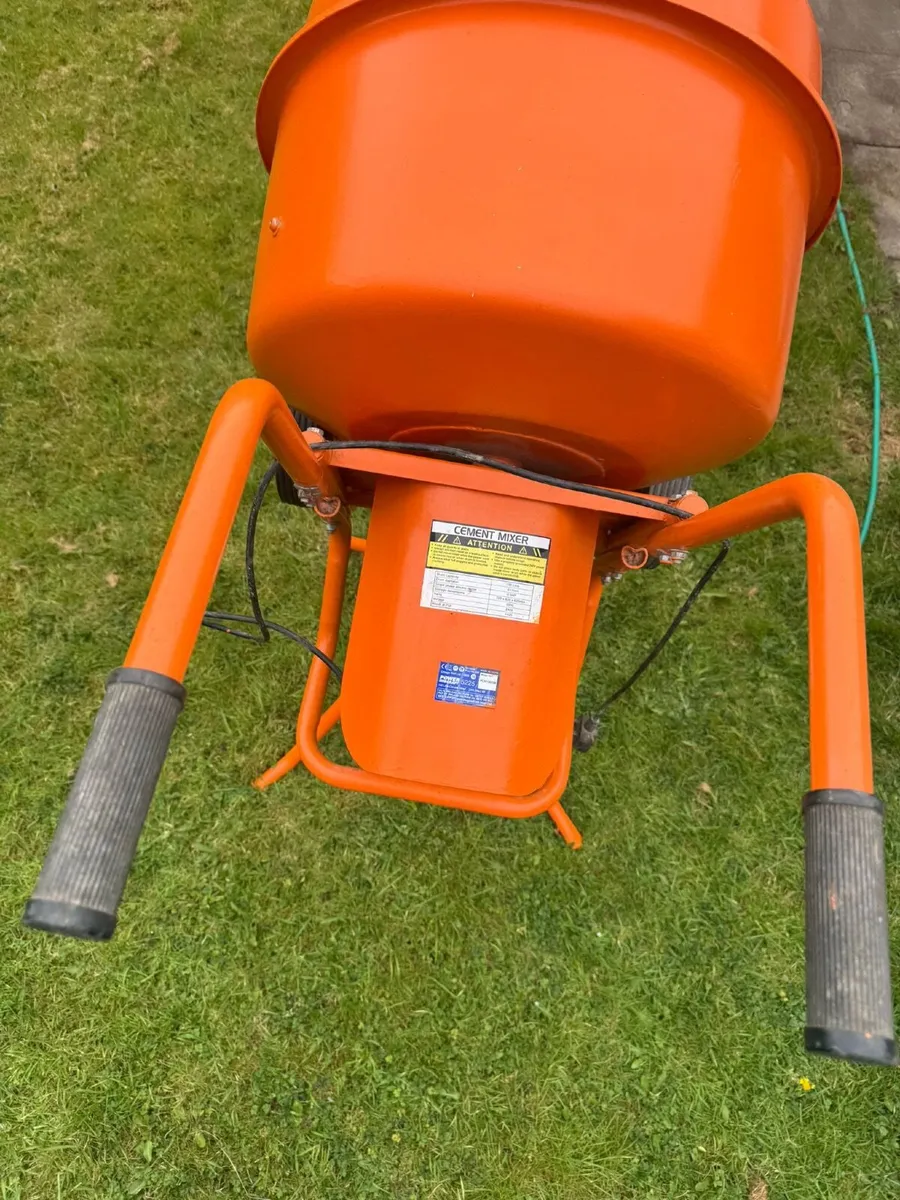 Cement mixer very clean  little used - Image 3