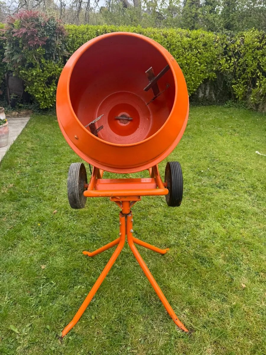 Cement mixer very clean  little used - Image 1