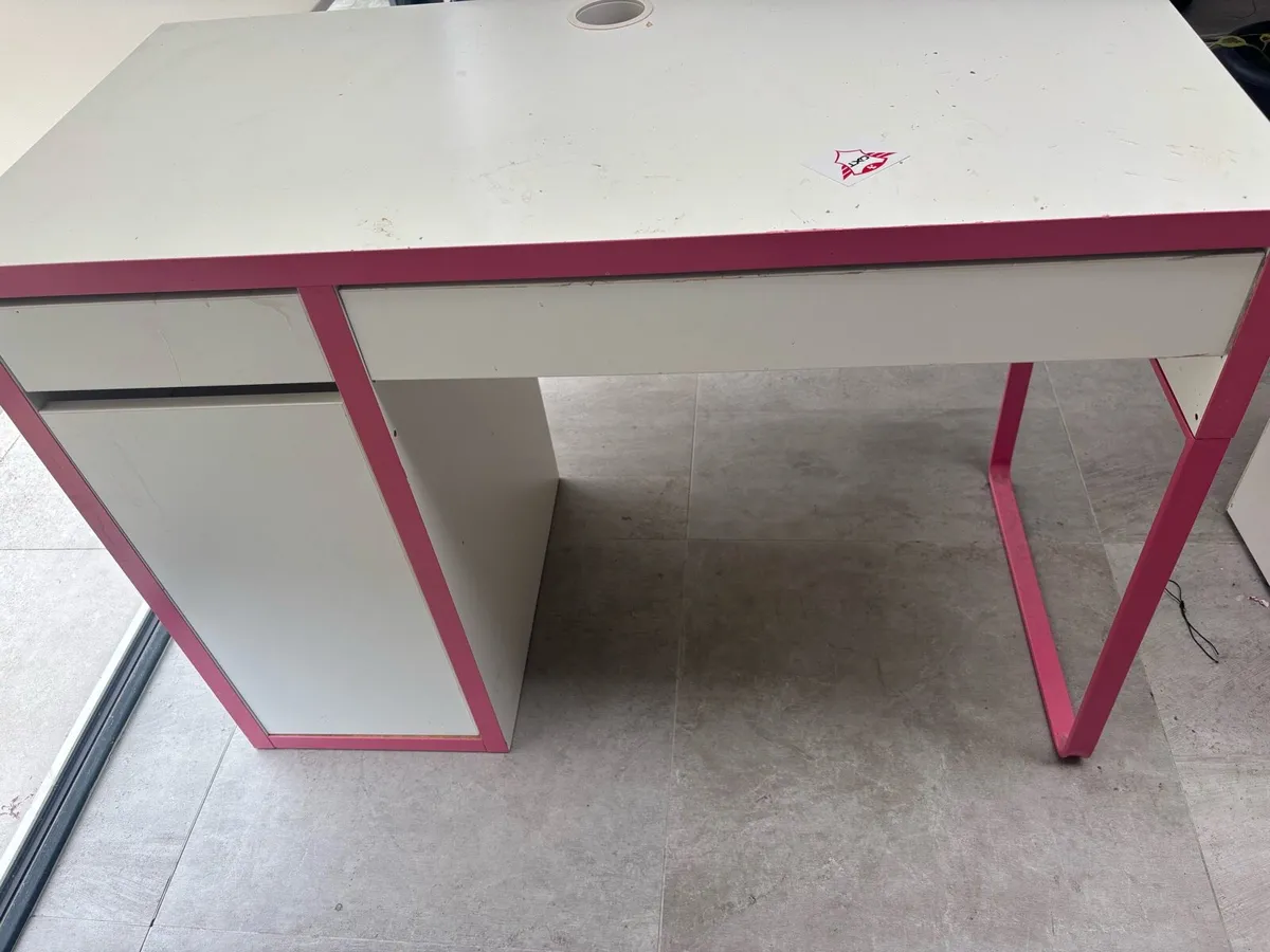 Lovely pink and white desk - Image 2