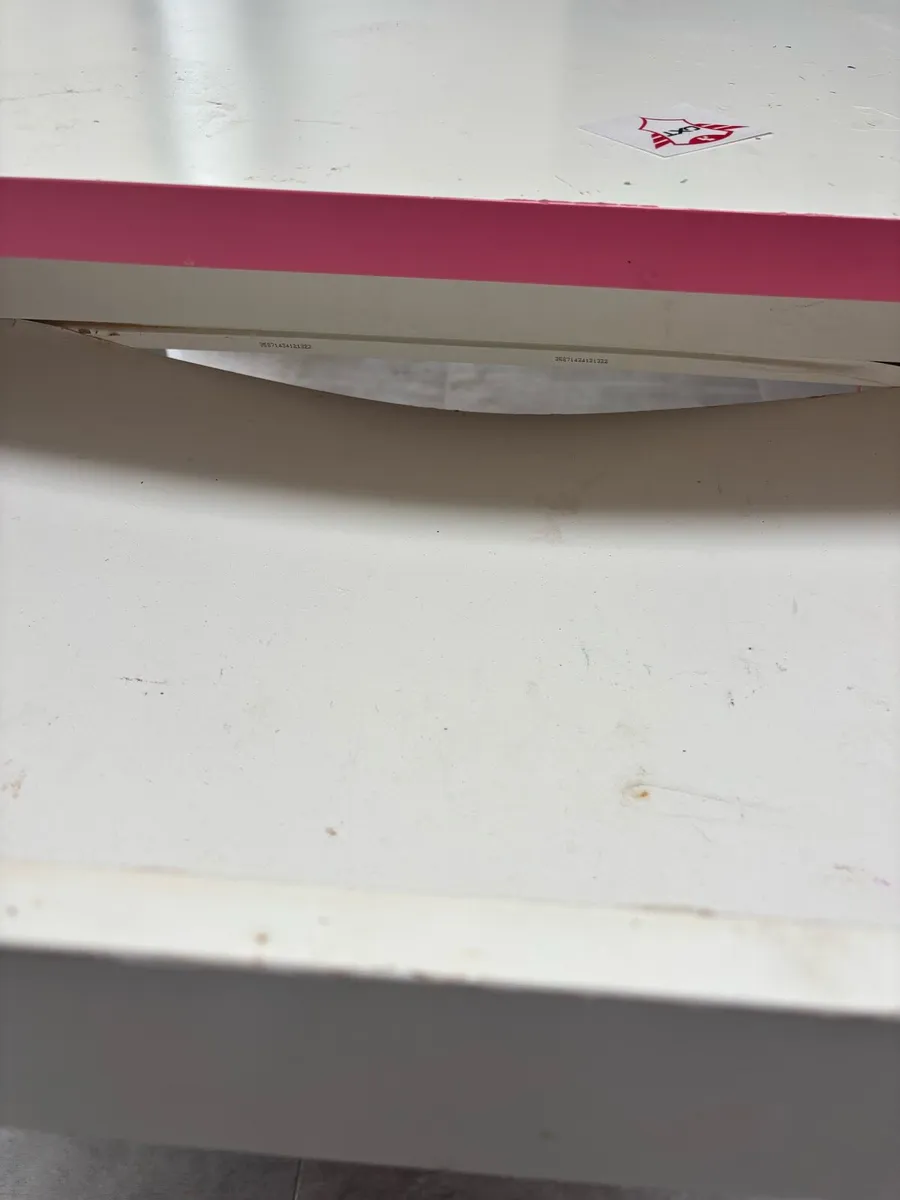 Lovely pink and white desk - Image 3