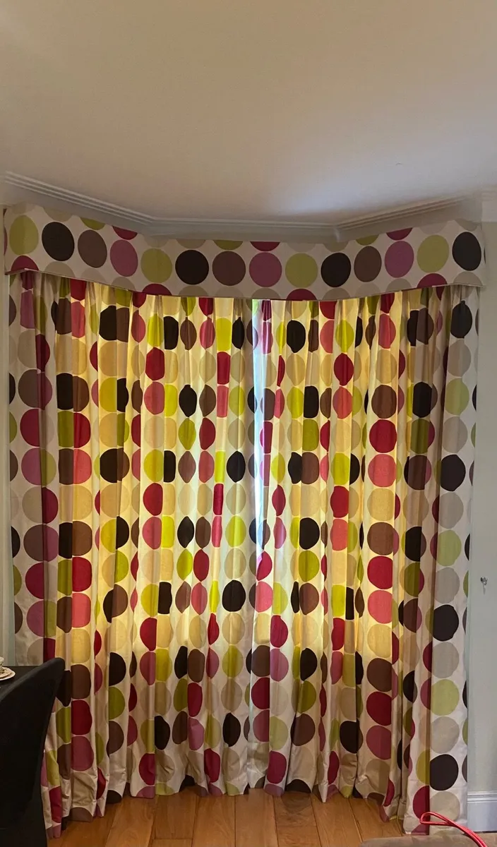 Curtains - Image 2
