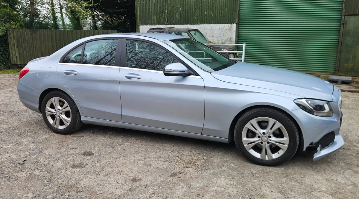 Mercedes Benz C220d 2017 Automatic 194km - Image 2