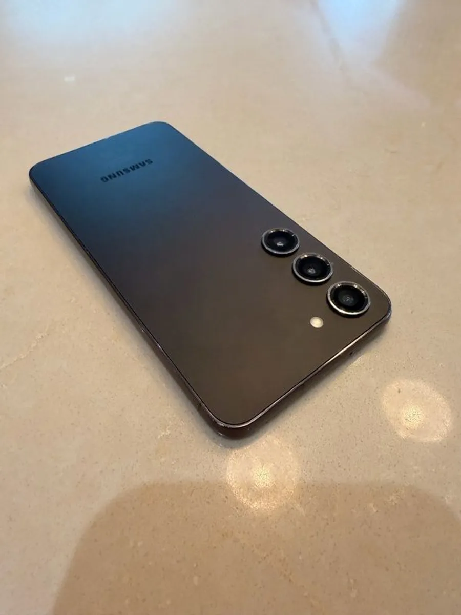 Samsung Galaxy S23 - Image 3