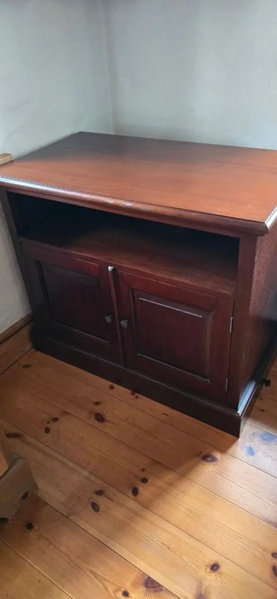 Stereo / TV Cabinet - Image 1