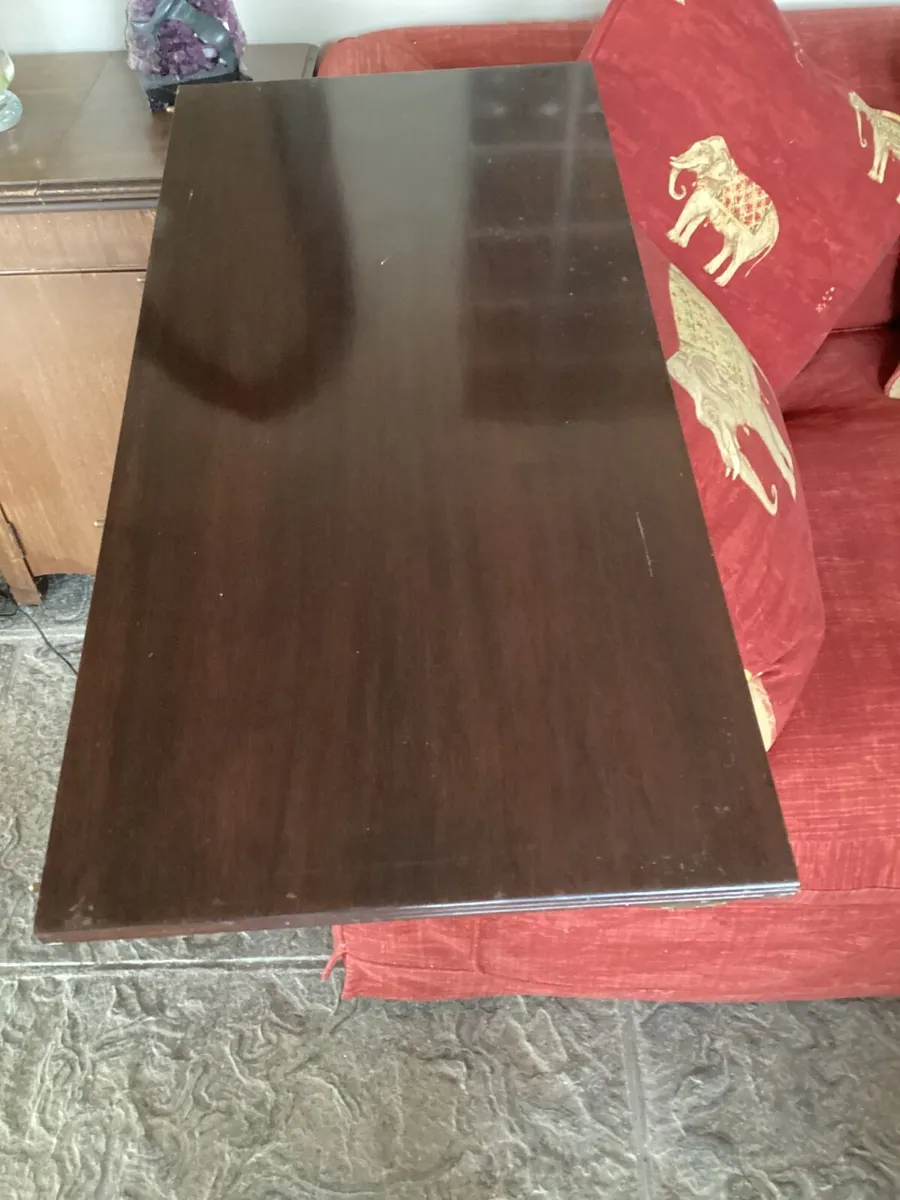 Table and chairs - Image 2