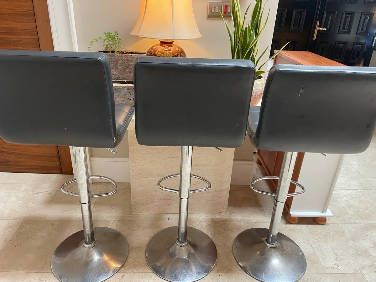 3 x Matching Kitchen Island Breakfast Bar Stools - Image 2