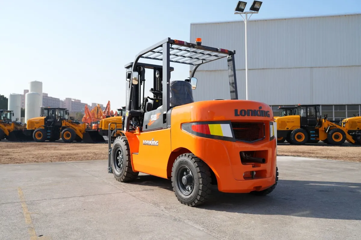 Lonking LG50DT 5-ton diesel forklift Compact - Image 1