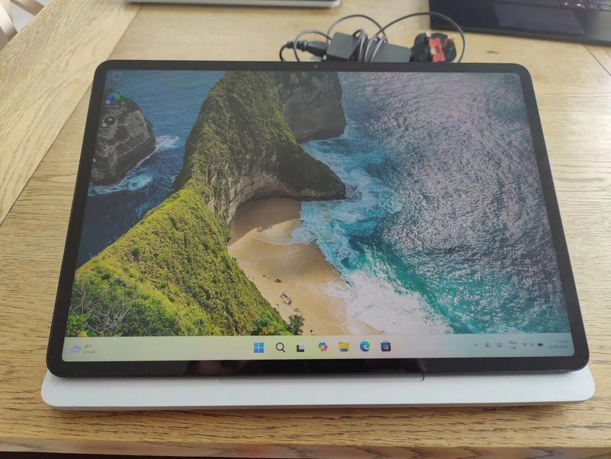 Microsoft Surface Touchscreen Laptop i5/16gb/256gb - Image 3