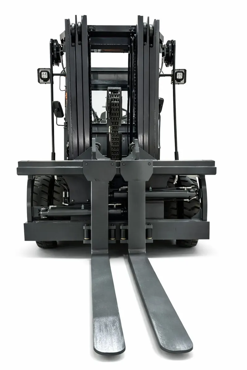 Lonking LG70DT 7-ton diesel forklift - Image 4