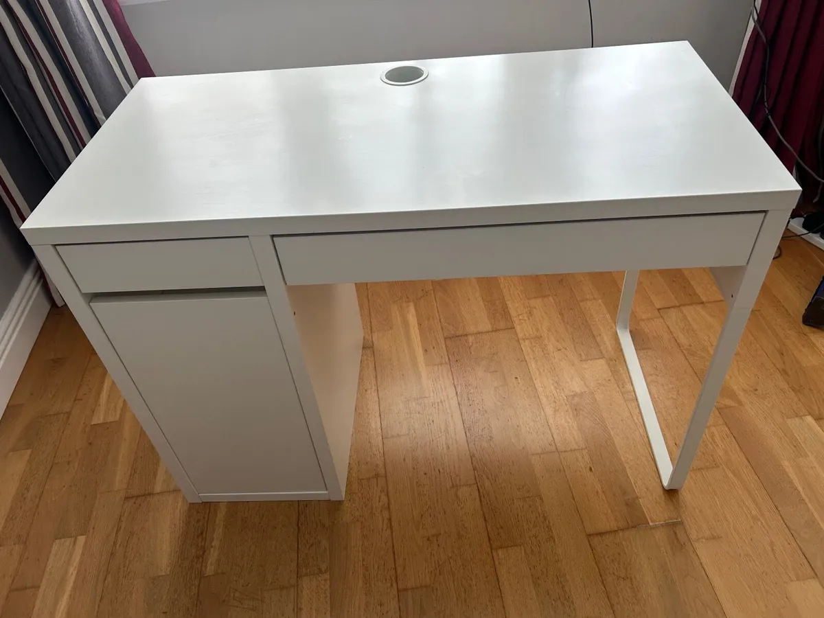 Study desk - Image 1